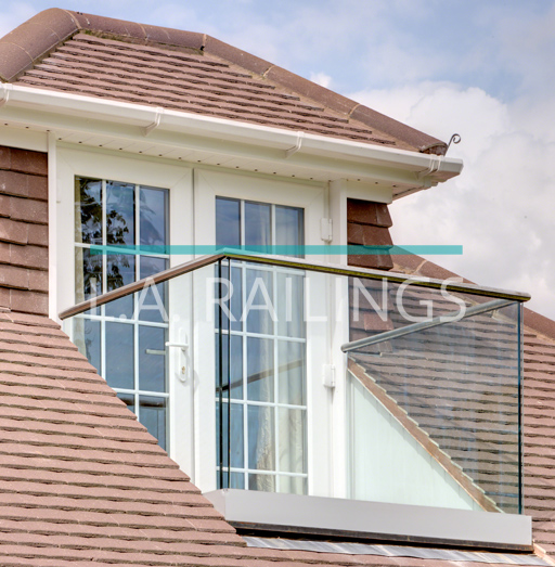 Newport Beach - Residential - A U-Channel installation by LA Railings