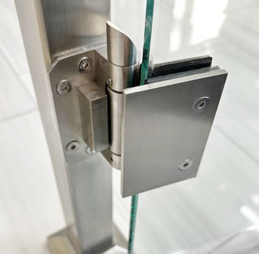 Modern Glass Gate - LA Railings